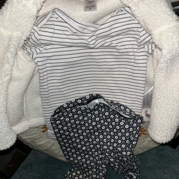 Girls Carter Brand size 18 month 3-pc set Worn once - Picture 4 of 4